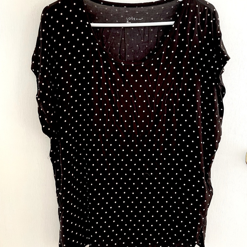 Comfy Love by Gap Black with White Polka Dots Top